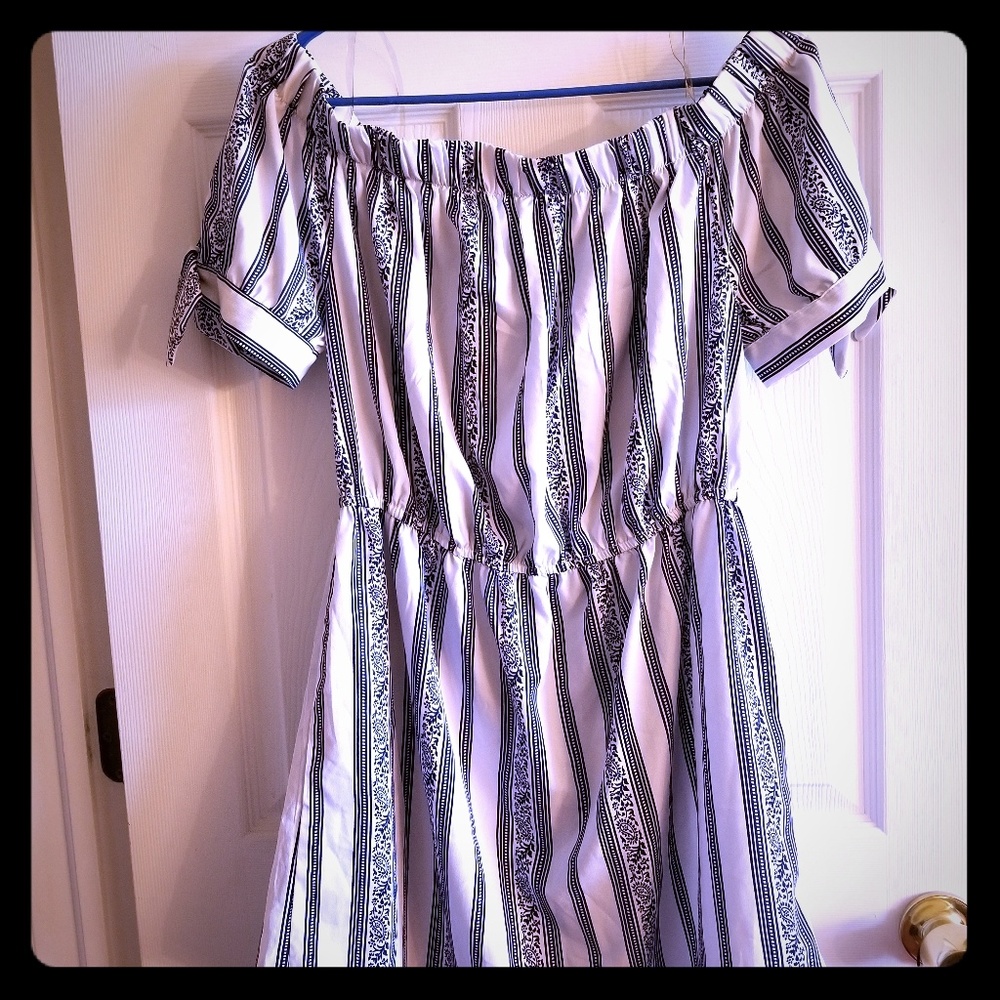 NWOT Off the shoulder Summer Mini Dress
